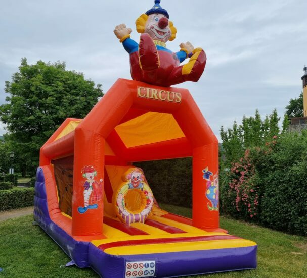Hüpfburg Clown - bunte Hüpfburg mit hohem Spaßfaktor