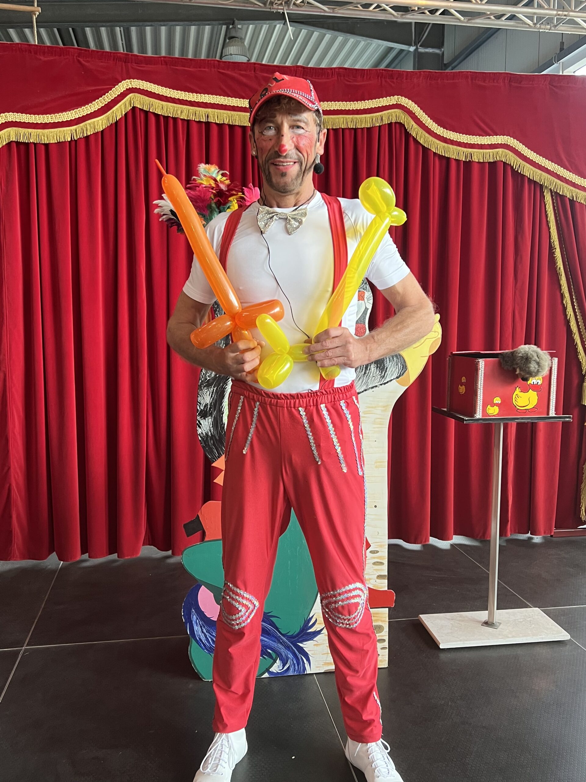 Ballonmodellage - Clown Olli zaubert tolle Überraschungen aus Ballons